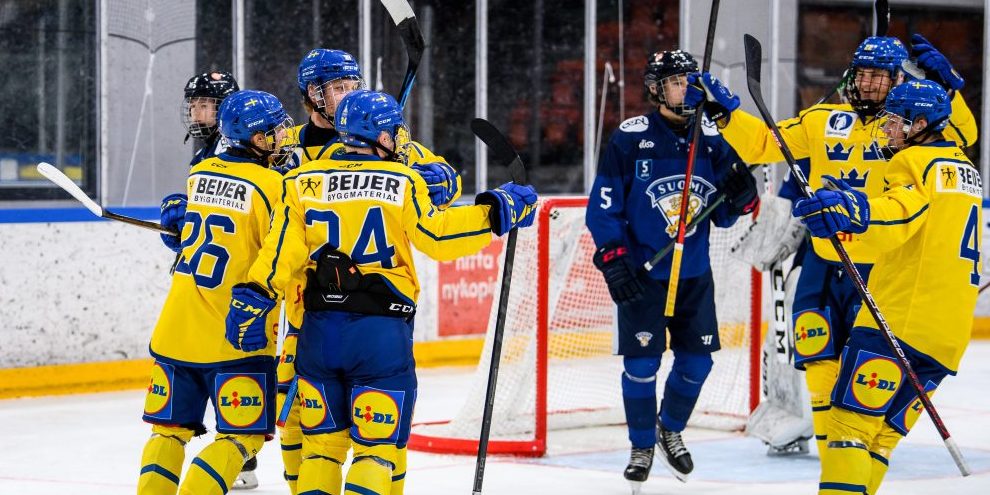 Team 17 i ishockeymatch mot Finland