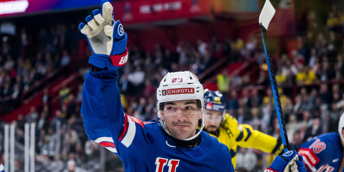 USA gör mål mot Sverige i Hockey VM semifinalen 2025