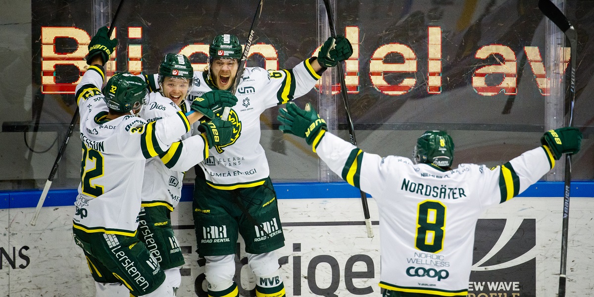 Björklöven firar under Hockeyallsvenska-finalen mot Karlskoga