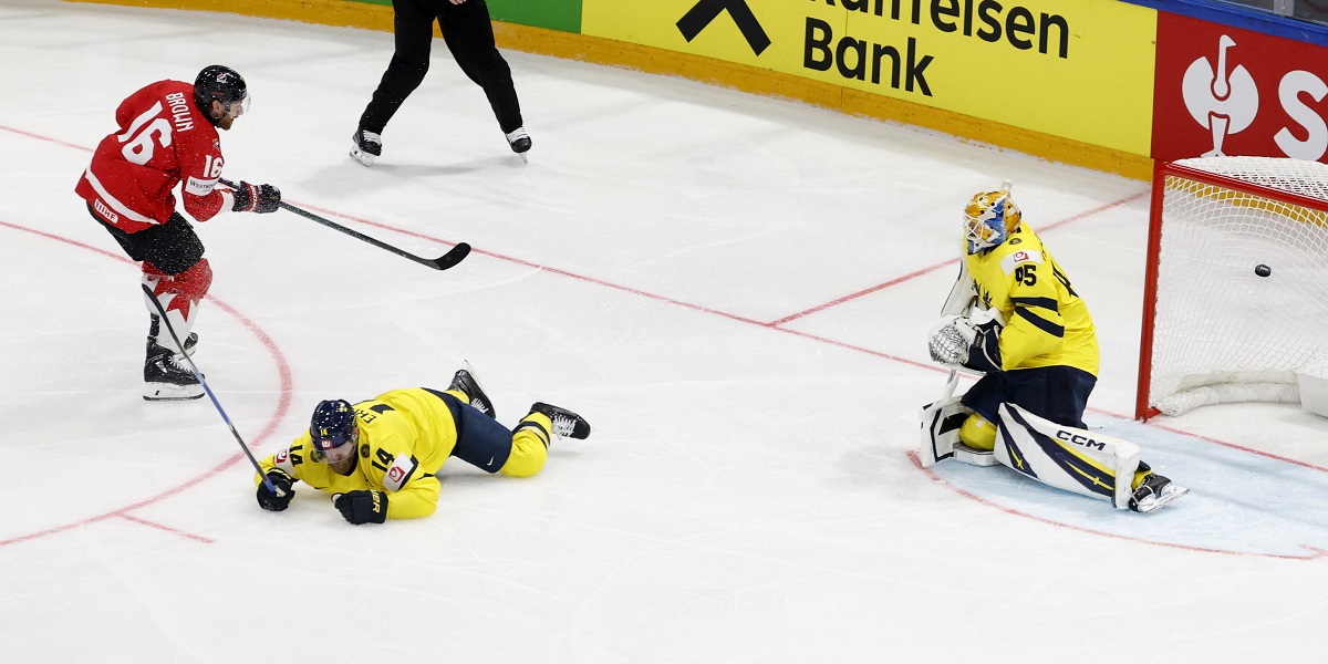 Kanadas Connor Brown nätar i gruppspelspremiären mot Sverige i VM 2026