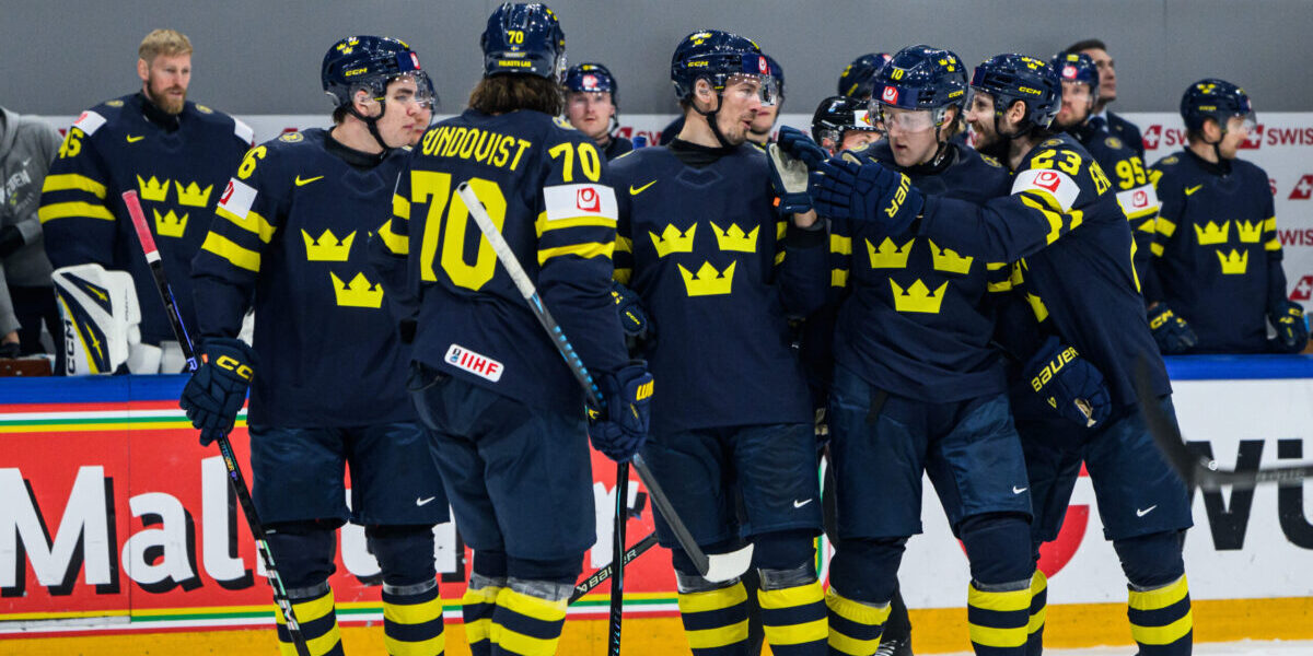 Robert Hägg, Anton Frondell, Oscar Sundqvist, Simon Holmström och Oliver Ekman-Larsson under VM-mötet med Slovenien